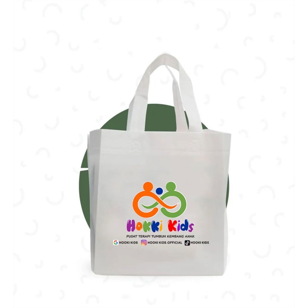

Goodiebag Box Sablon Digital 1 sisi Ukuran 20 x 26 x 8