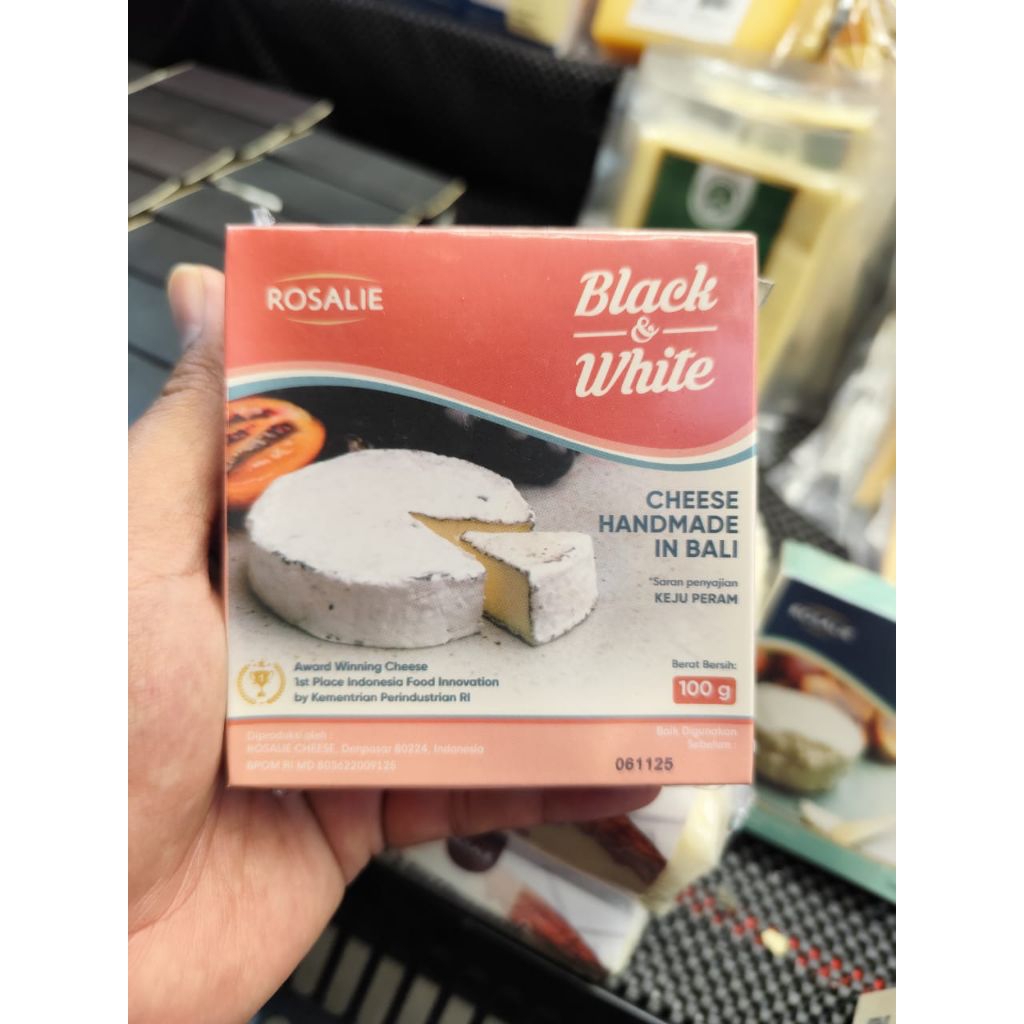 

keju Rosalie Black & white cheese handmade in bali keju peram 100 gram