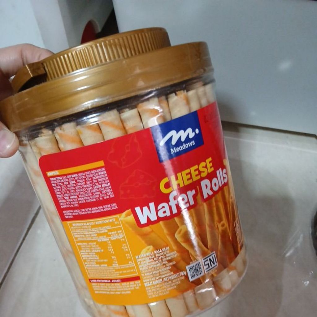 

Biskuit Rol Renyah Astor 700Gr Meadows Wafer Rolls
