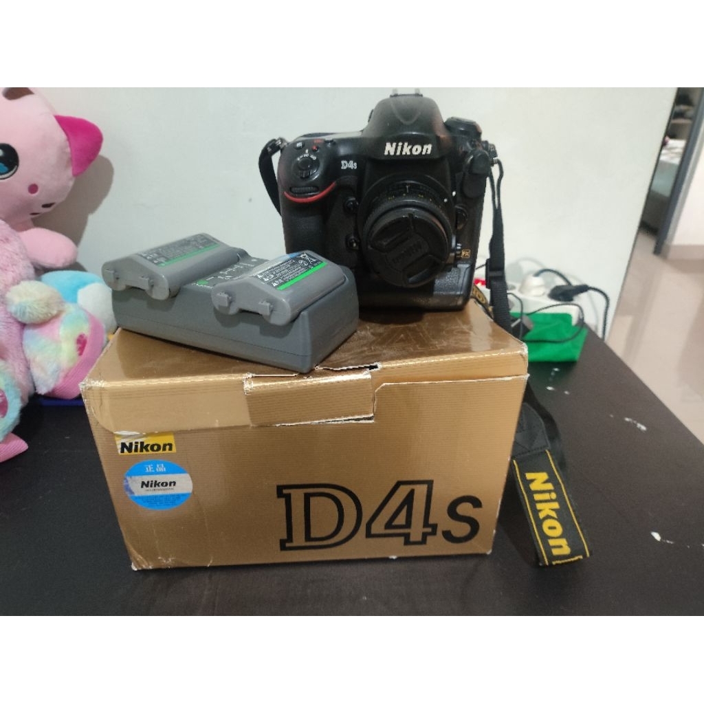 Nikon D4s + lensa 50m