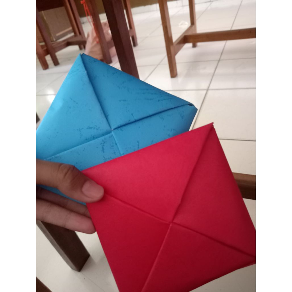 mainan ddakji squid game 1 set (merah biru)