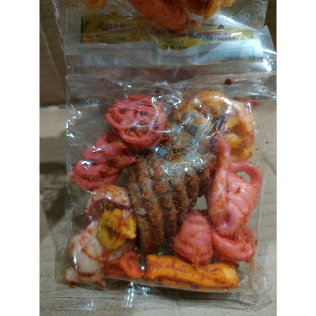 

Aneka Makanan Ringan Seblak Tawuran 1 ikat isi 5 bungkus