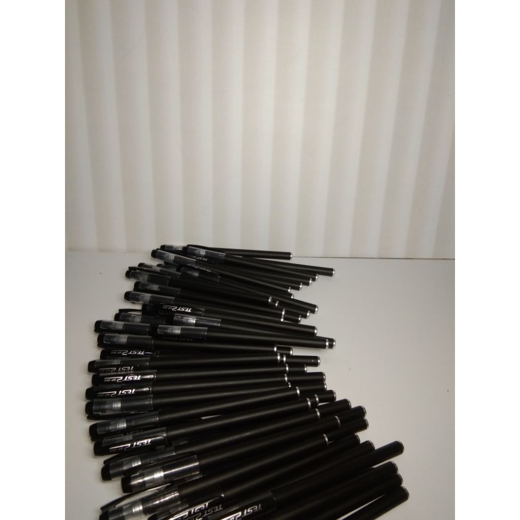 

Pena Hitam Berkualitas 20 pcs