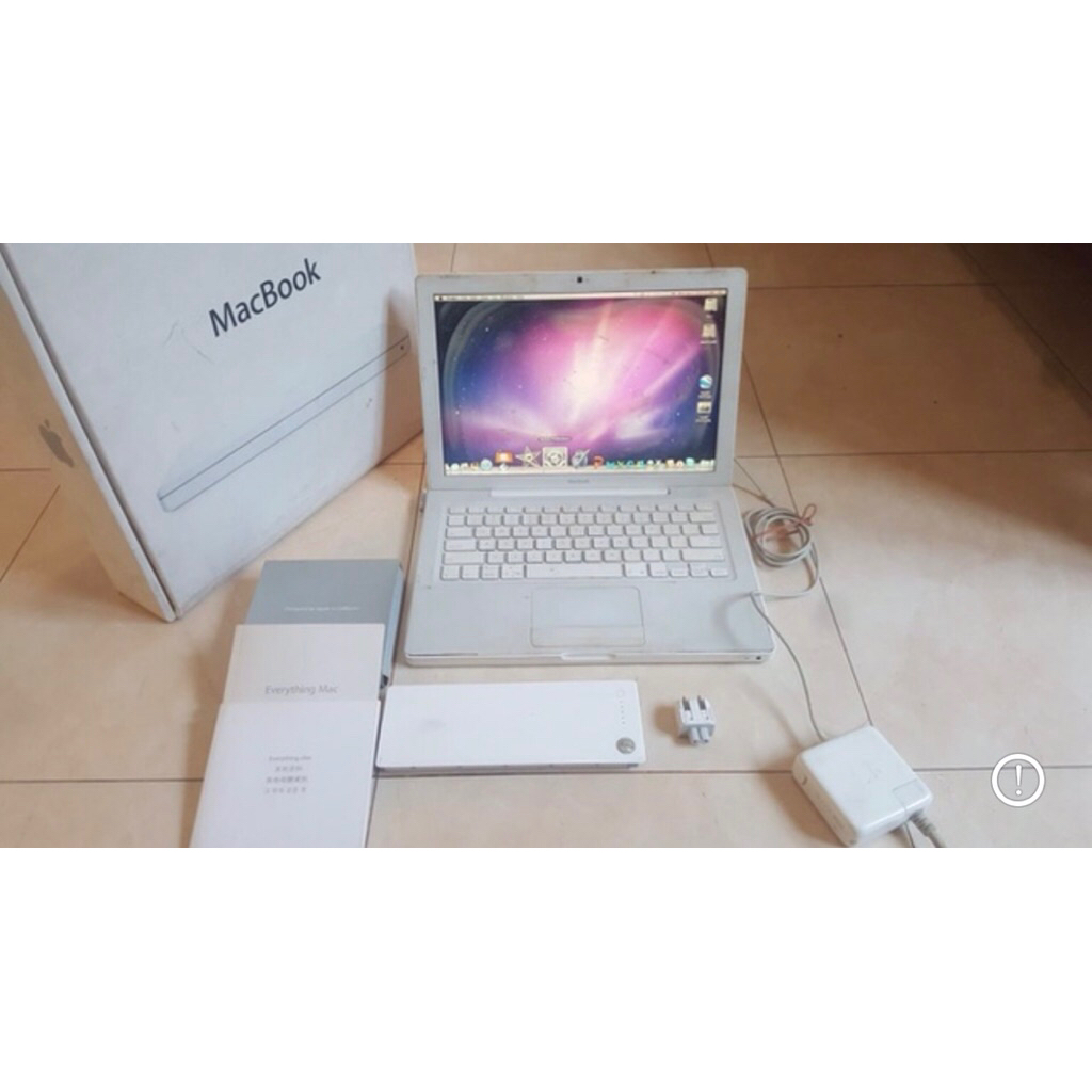 macbook white core 2 duo @2ghz ram 2gb hdd 320gb