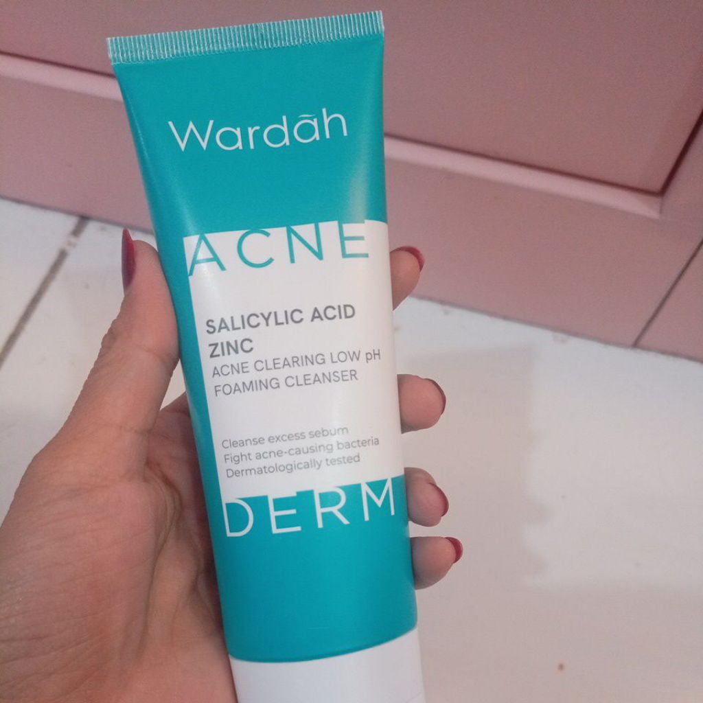 Wardah acne foaming cleanser