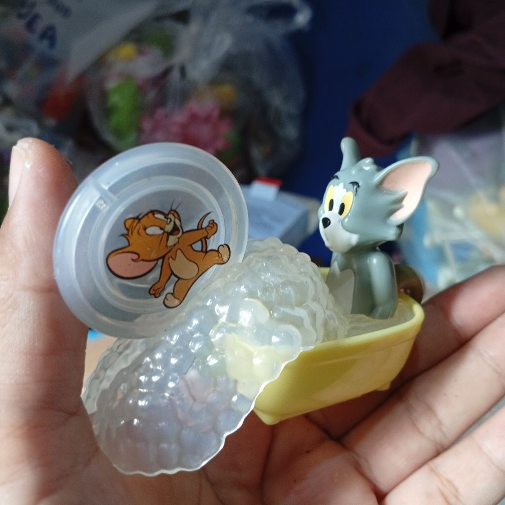 happy meal toys tom and jerry bathtub