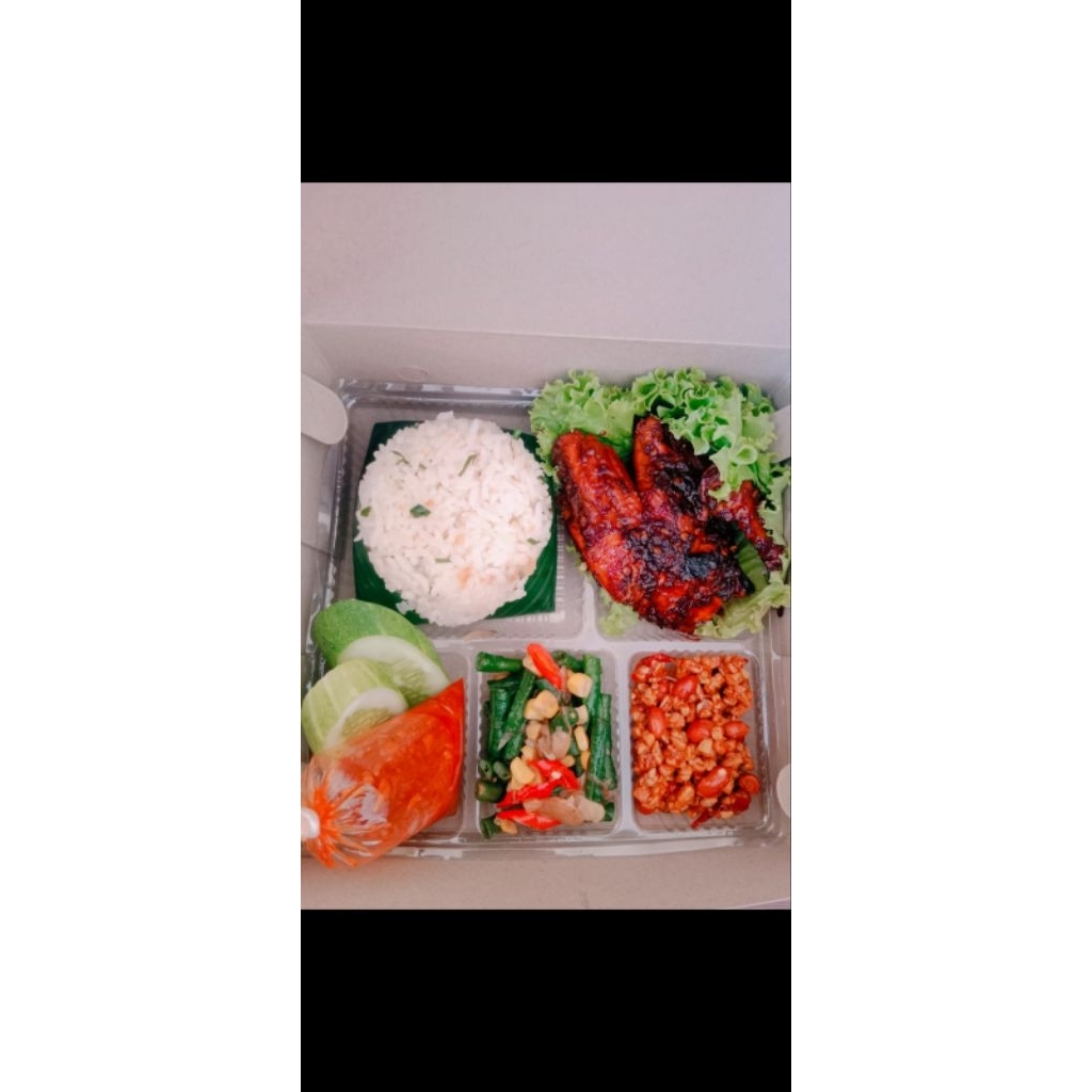 

Paket nasi kotak enak/Nasi kotak daun jeruk/Nasi liwet kotak/Nasi kuning /Nasi uduk