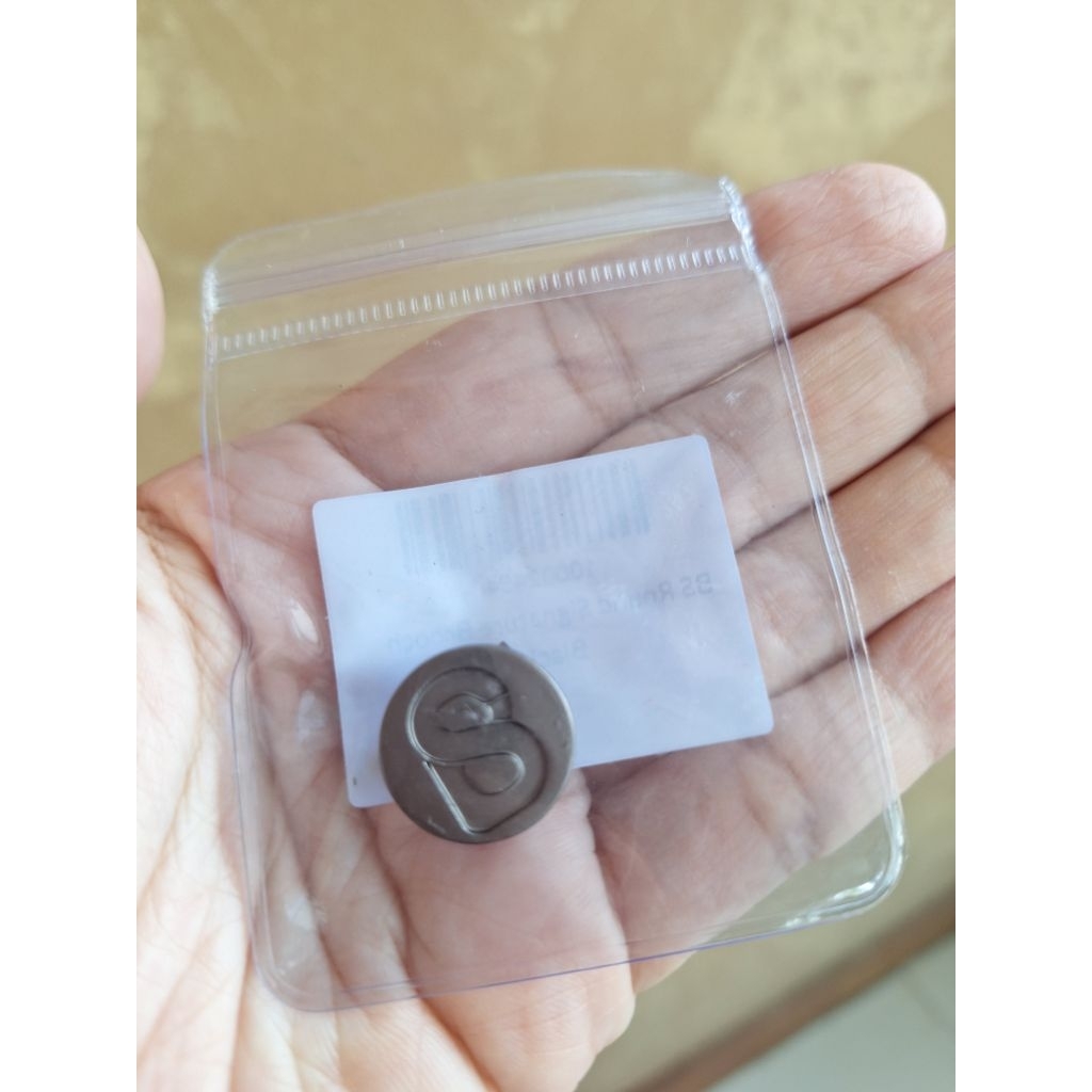 BROS MINI BUTTONSCARVES ROUND SIGNATURE BROOCH BLACK MATTE BIJI PENITI GOLD EMAS PENITI ANTI NYANGKU