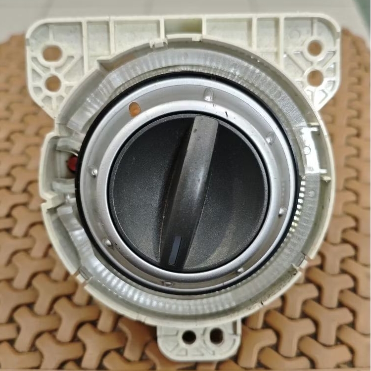 Tombol Saklar AC Luxio