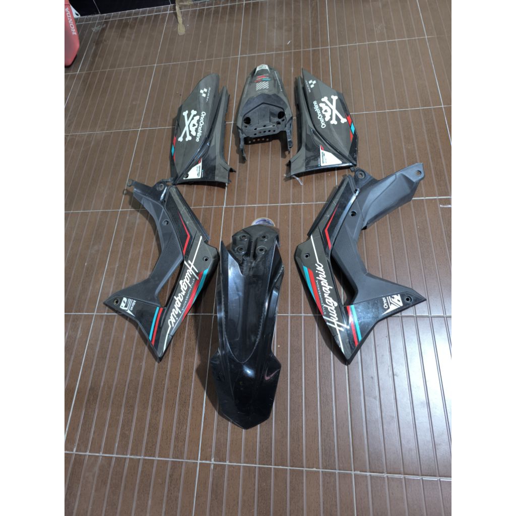 COVER SET COVER BODY SET CRF 150L CRF150L ORIGINAL COPOTAN WARNA HITAM DECAL HITAM ABU MINUS SLEBOR 