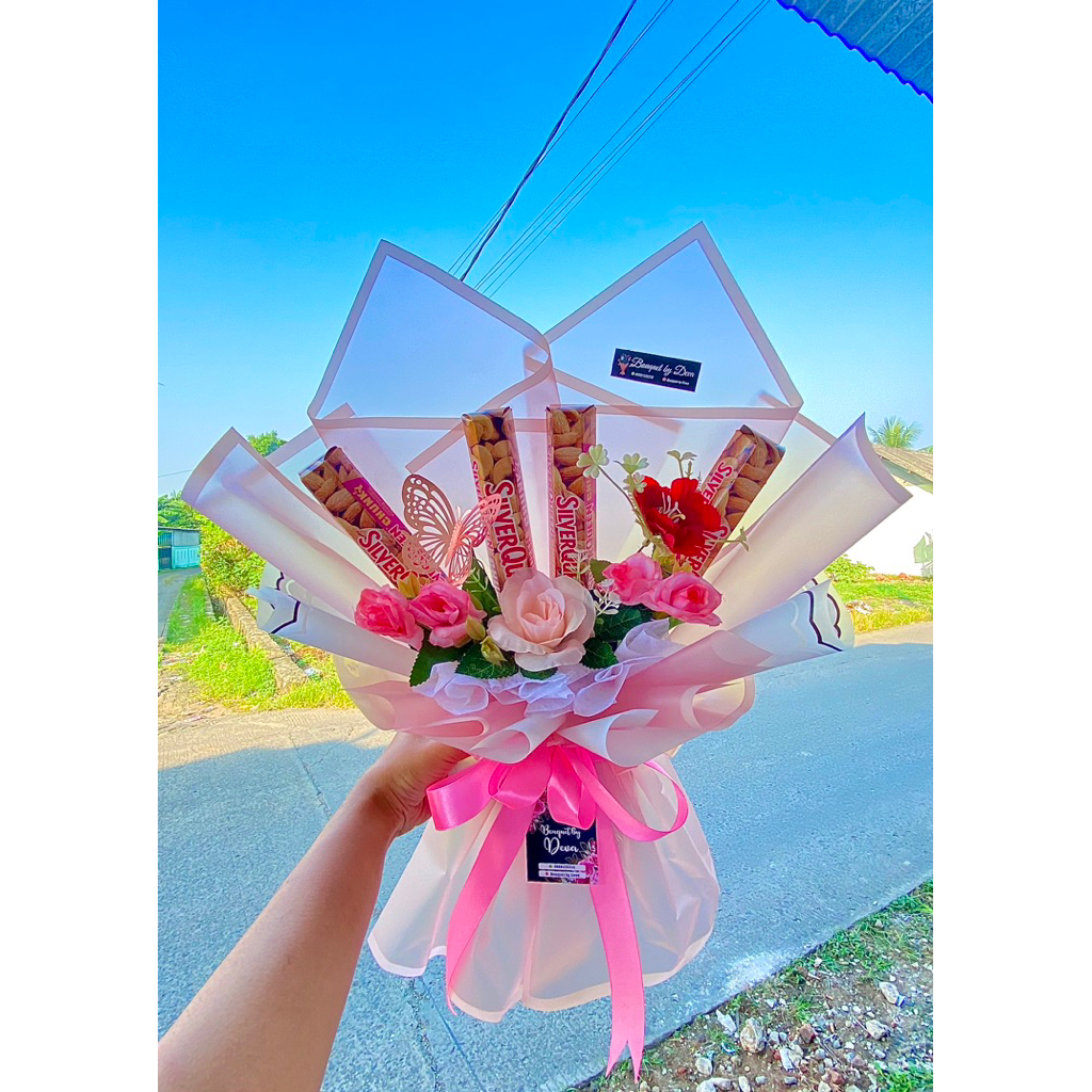 

BUKET COKLAT SILVERQUEEN | BUKET COKLAT PREMIUM | BUKET ANNIVERSARRY | HAMPERS KADO | BUKET PINK