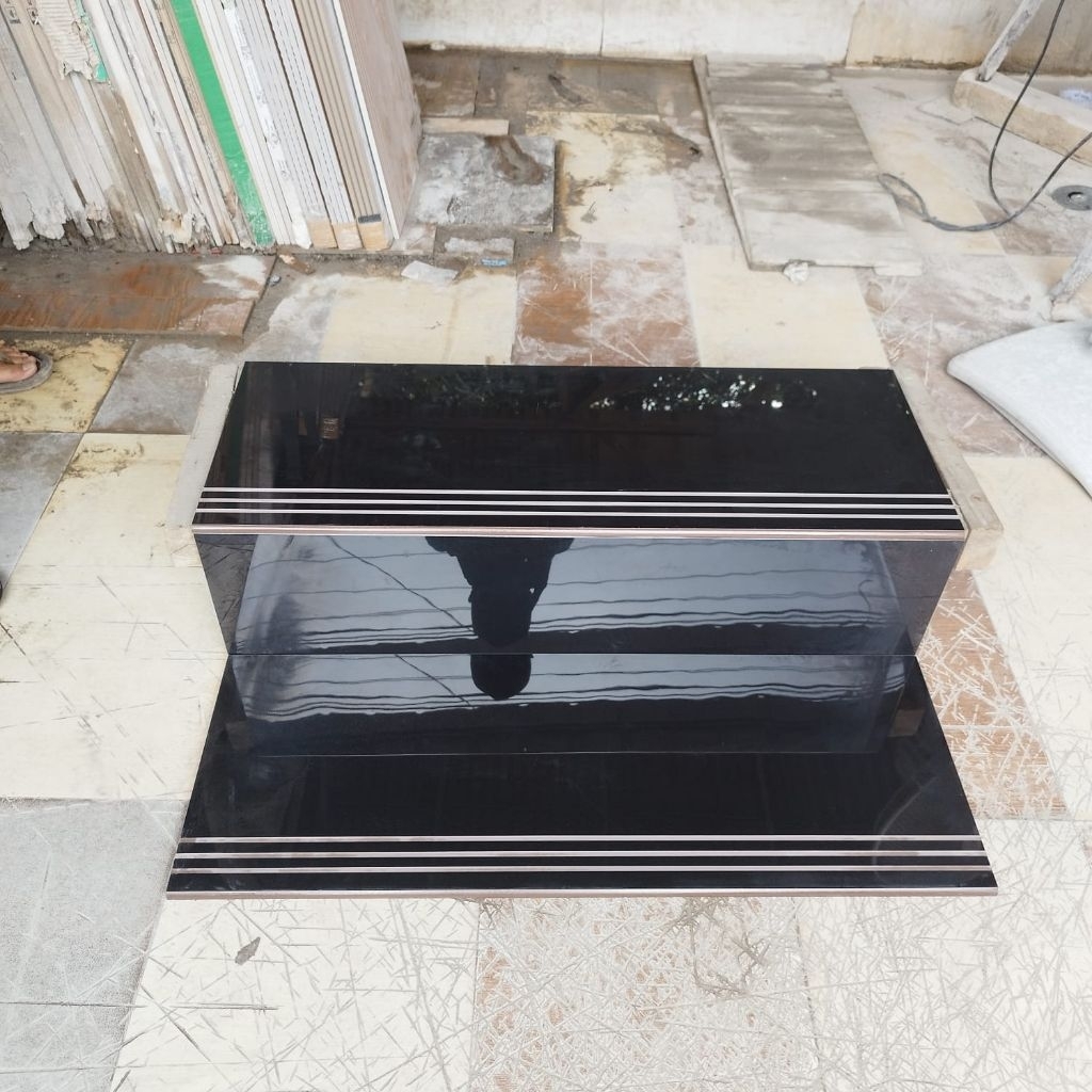 Granit Keramik Tangga Hitam Glosy 30x100 dan 20x100