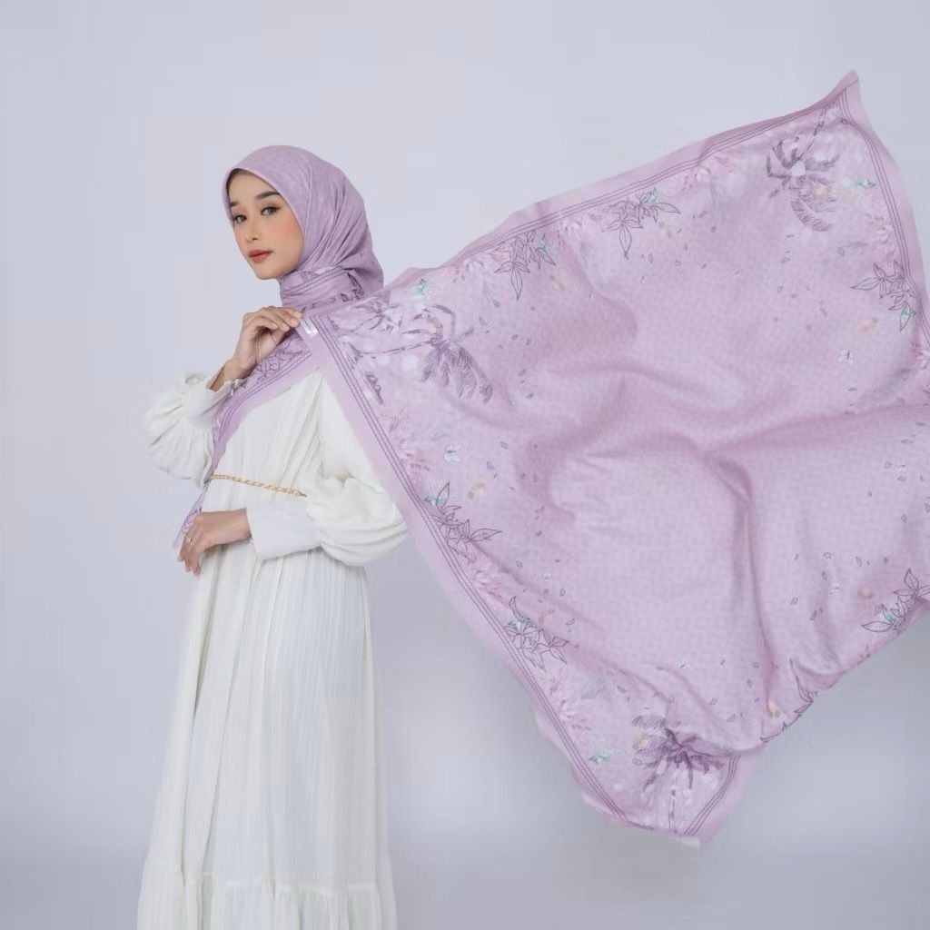 Hijab Motif Segi Empat Premium Xavia Zahra