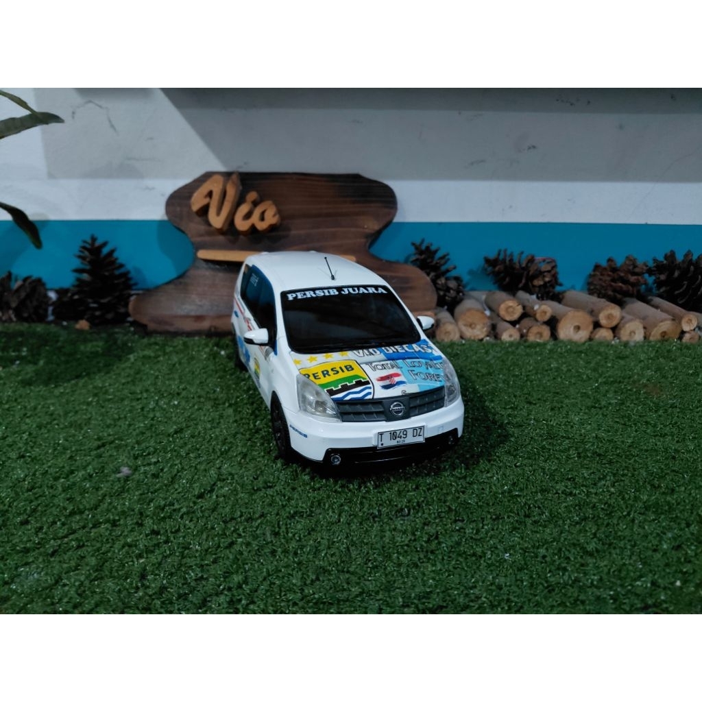 Diecast Miniatur Nissan Livina XR PERSIB skala 1:18
