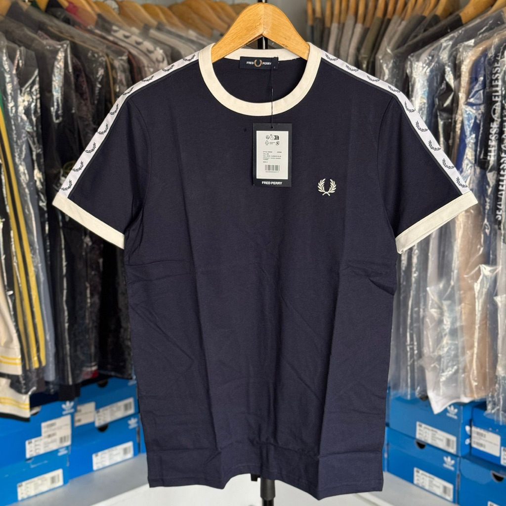 T Shirt Fred Perry Taped Carbon Blue BNWT Original 100% Size : M ( 70 X 52 ) L ( 72 x L 54 )