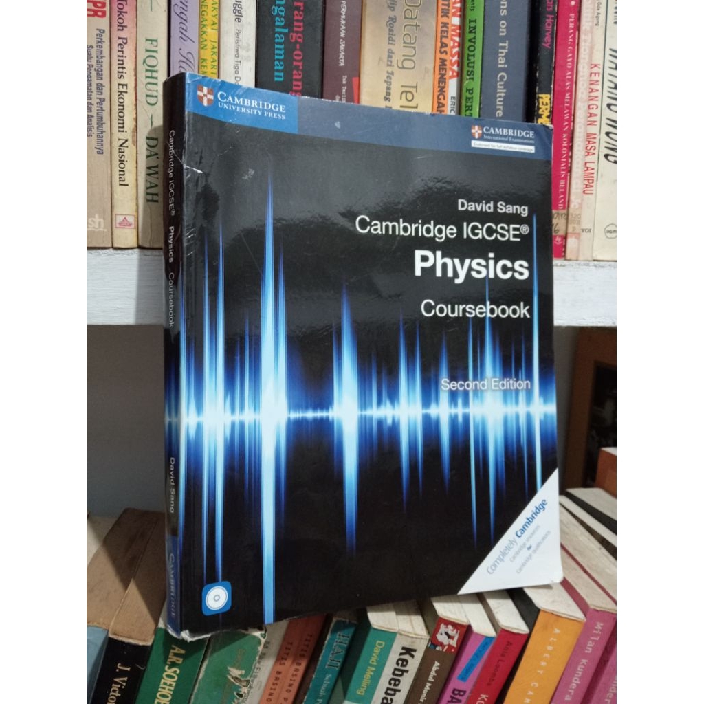 CAMBRIDGE IGCSE PHYSICS COURSEBOOK