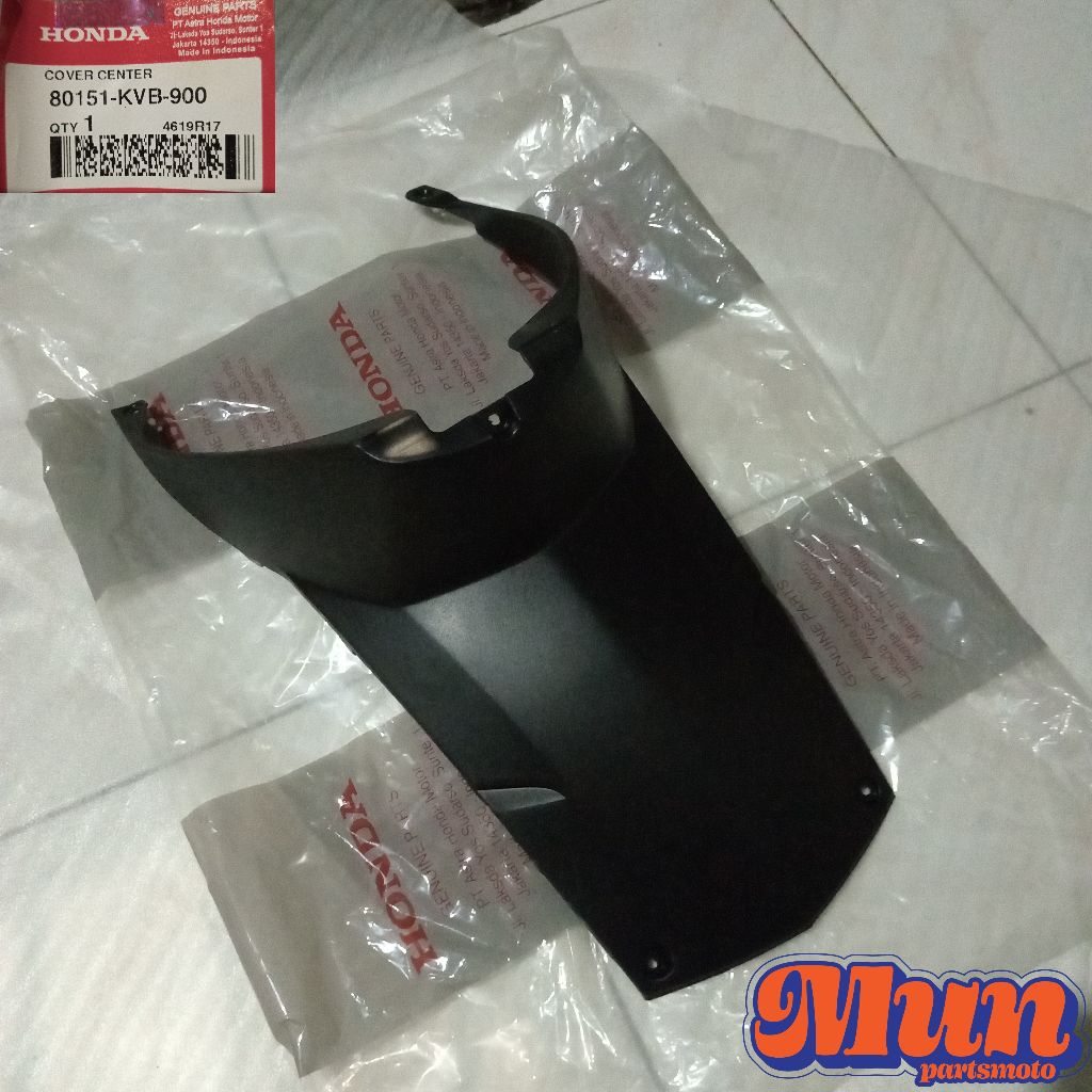 Cover center /tutup mesin vario karbu 80151-KVB-900