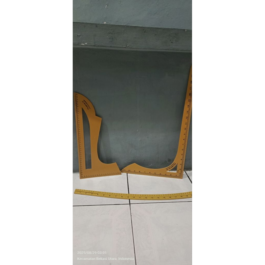 

Penggaris pola jahit 3 pcs no 02 03 dan 04