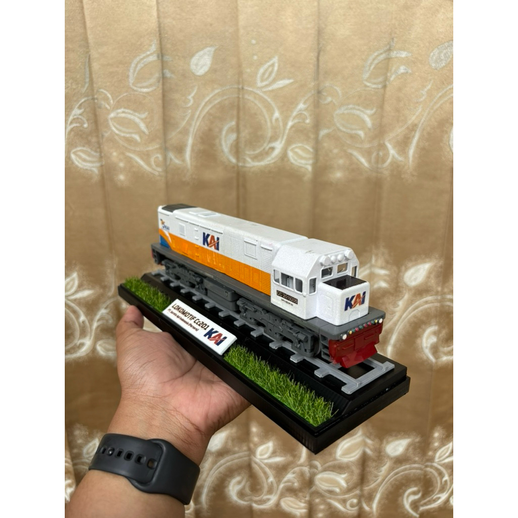 Miniatur Locomotive CC 201 skala 1/64 (tanpa mesin)