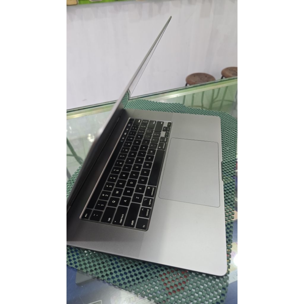 MACBOOK PRO 2019 i7 16gb second