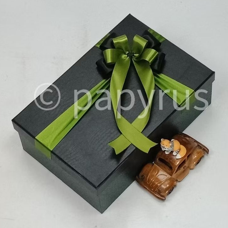 

PAPYRUS Kombinasi 20x30 Tinggi 10cm Kotak Kado Gift Box Hardbox Hampers V1