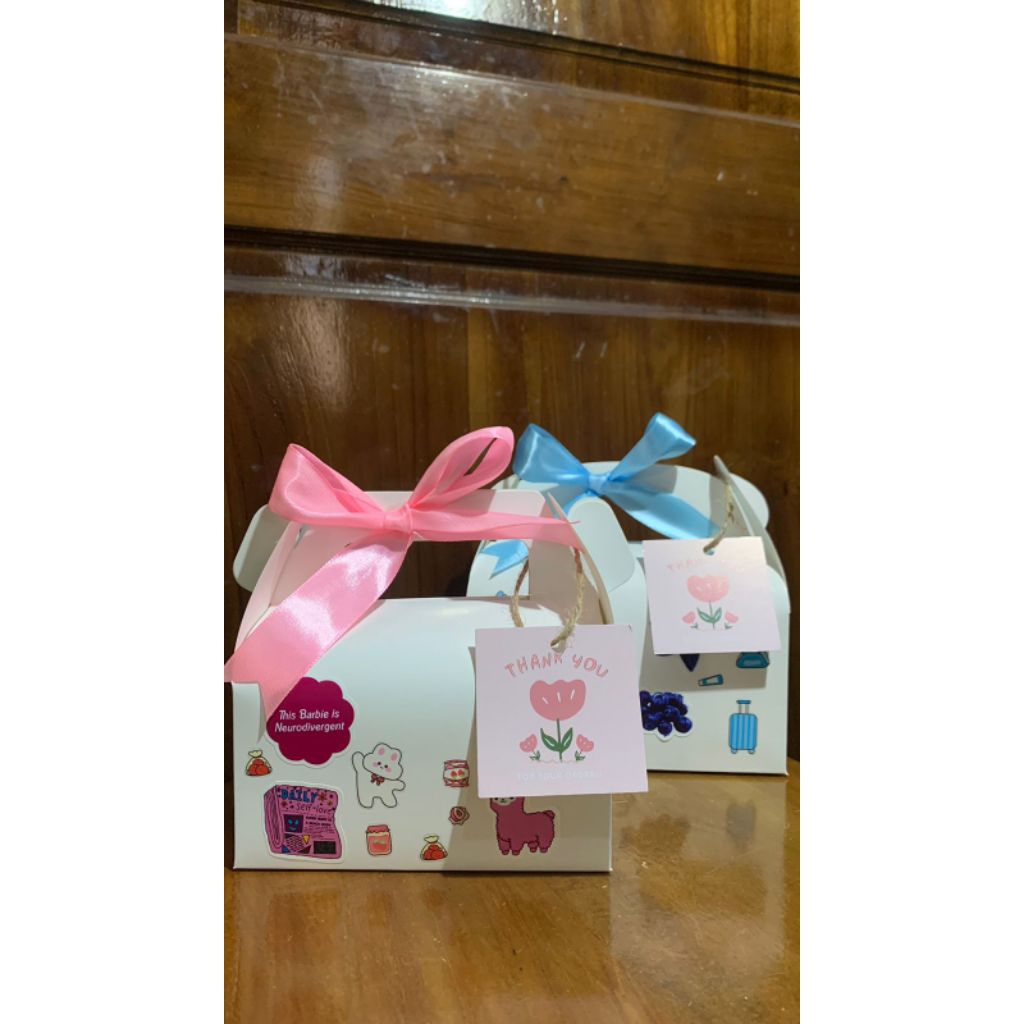 

Gable Box Aesthetic / Gift Box / Snack Box / Gable Box Murah / Hadiah Ulang tahun / Hadiah Wisuda