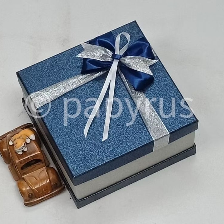 

PAPYRUS Sandwich 20x20 Tinggi 10cm Kotak Kado Gift Box Hardbox Hampers V2
