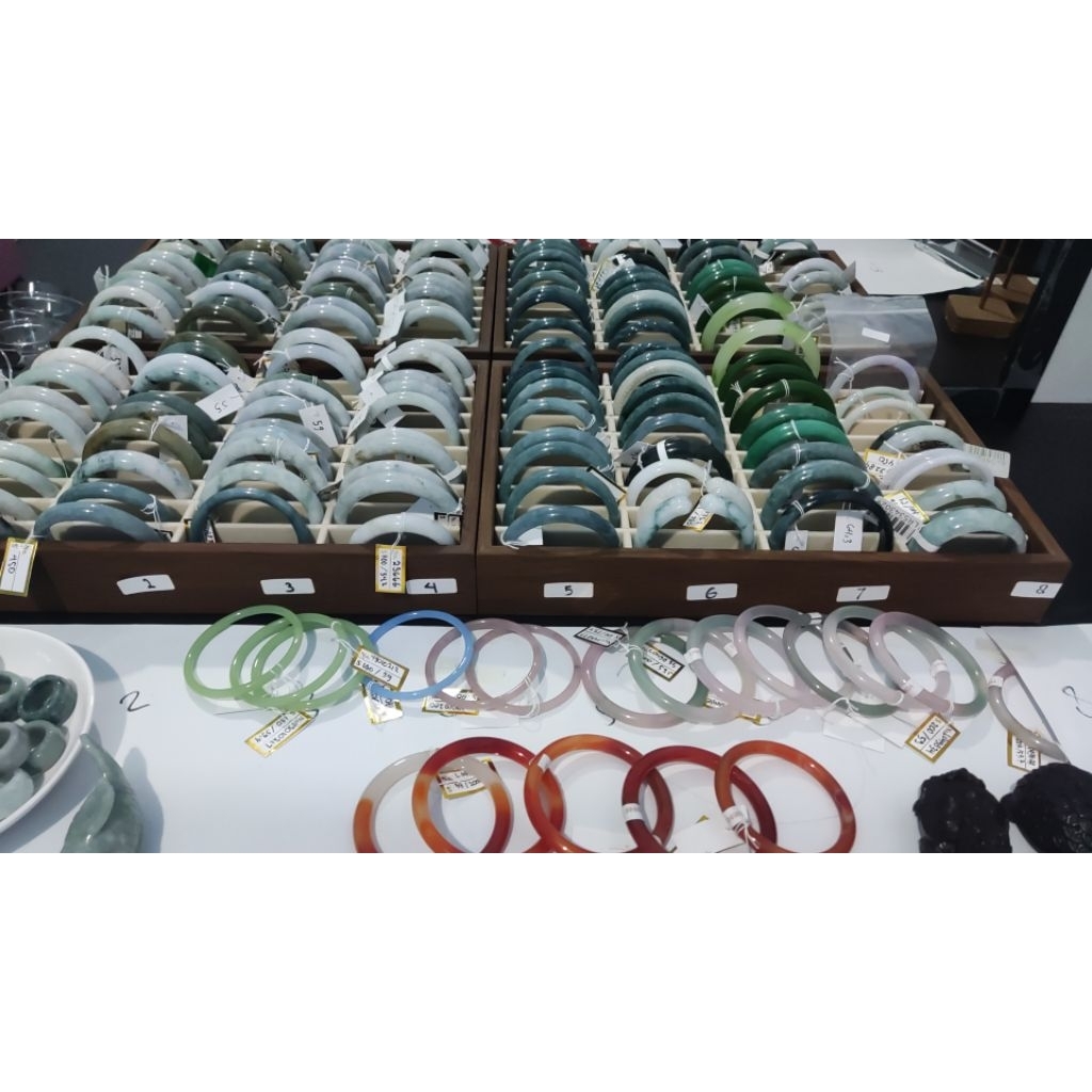 Bangle Giok, Agate, Kristal