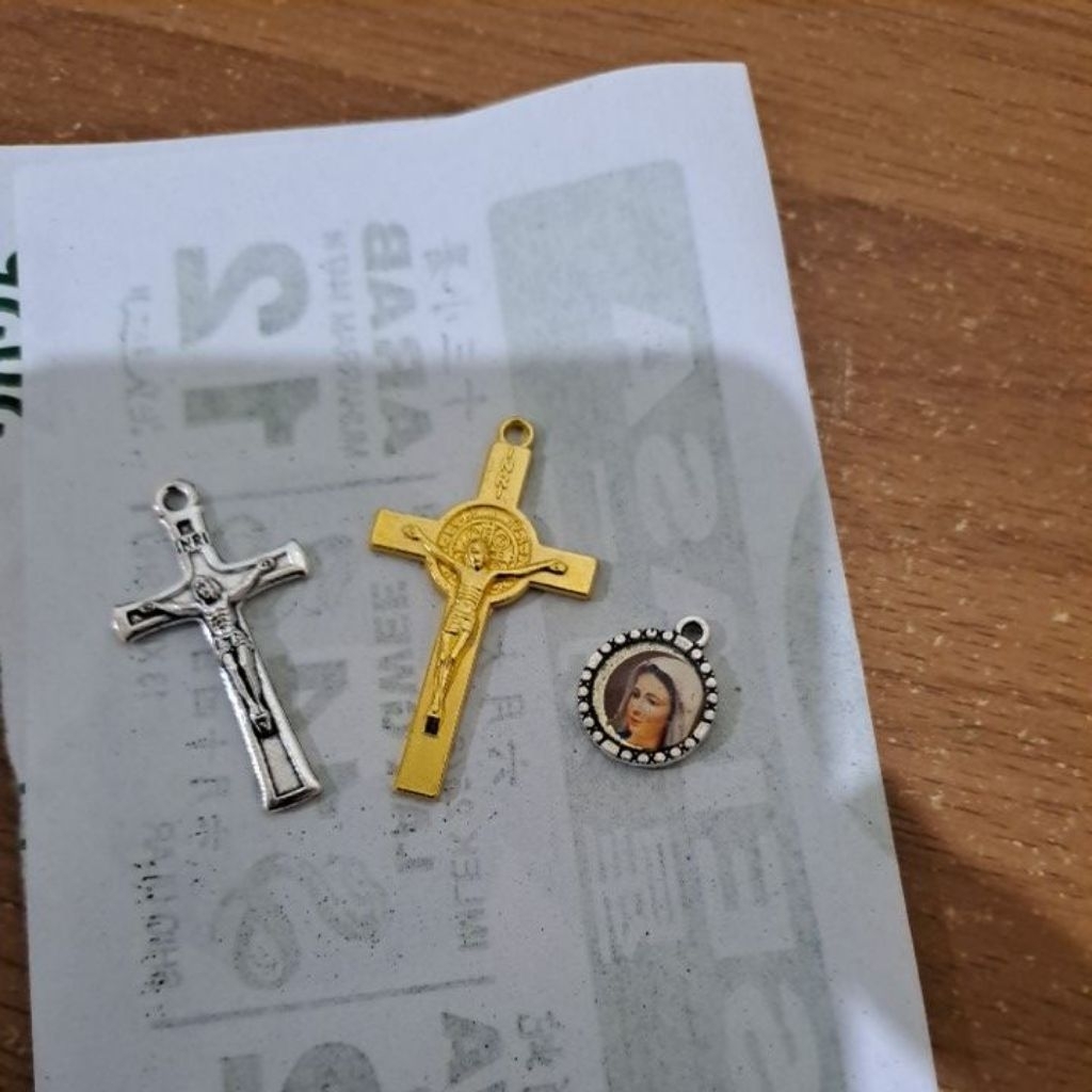 harga 1pcs Liontin tanpa kalung salib emas nikel bunda maria liontin salib bunda maria