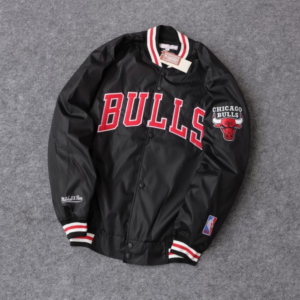 BIG PROMO "Jaket Baseball NBA Chicago Bulls Pria Wanita Varsity Hitam Bahan Parasut Waterproof"