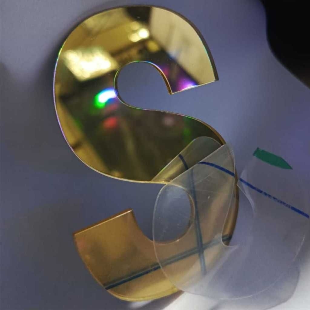 huruf timbul akrilik mirror gold / akrilik mirror merah / huruf akrilik mirror silver