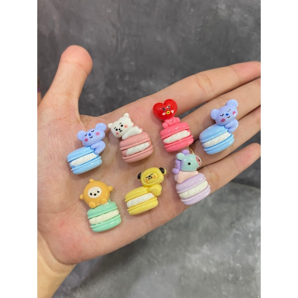 10 pcs resin clay lubang macaron BT21