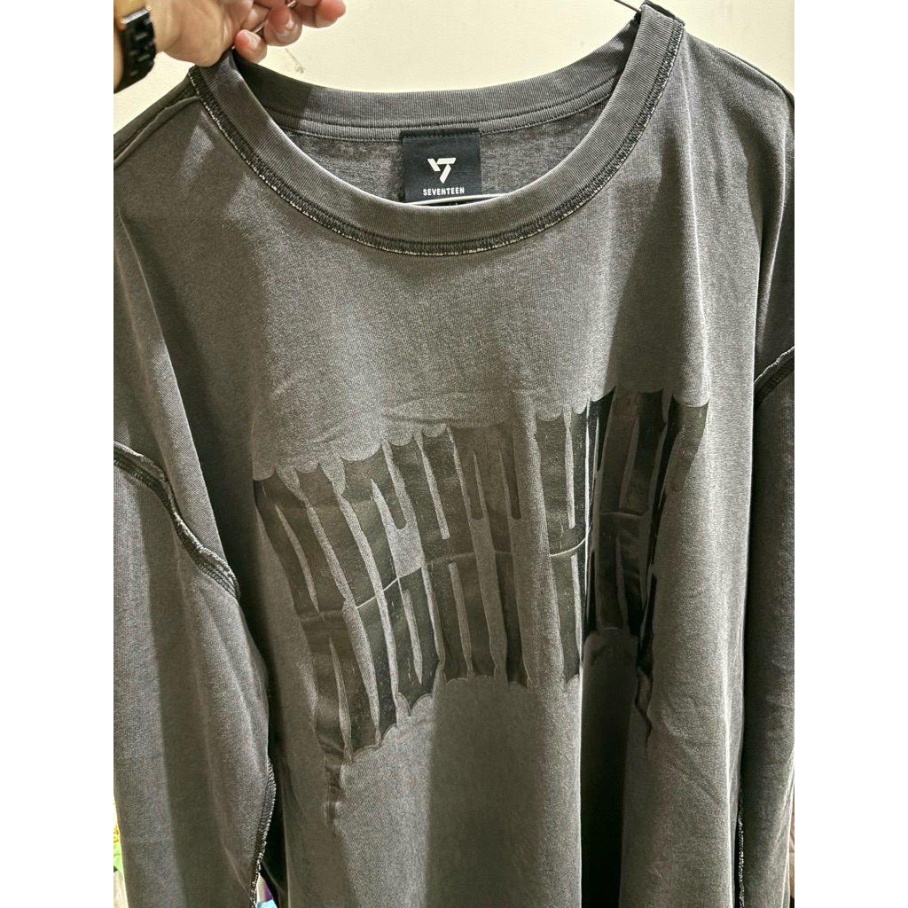 SEVENTEEN OFFICIAL MERCH (Tshirt right here japan)