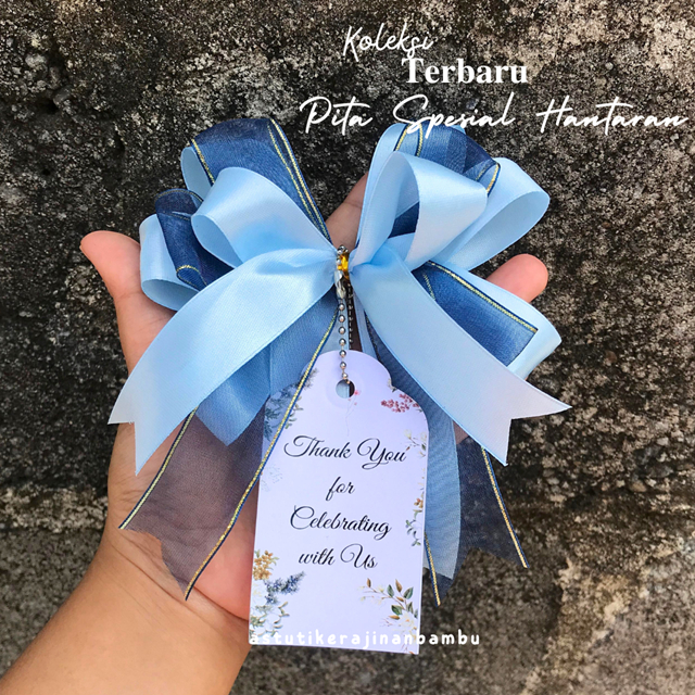 

PRODUK READY BANYAK PITA SATIN CANTIK PREMIUM FREE KARTU UCAPAN/ properti foto / pita kado / hiasan hampers / hantaran nikah / seserahan SIAP PAKAI SIAP TEMPEL/Pita Tempel/Pita Kado/Pita Ribbons