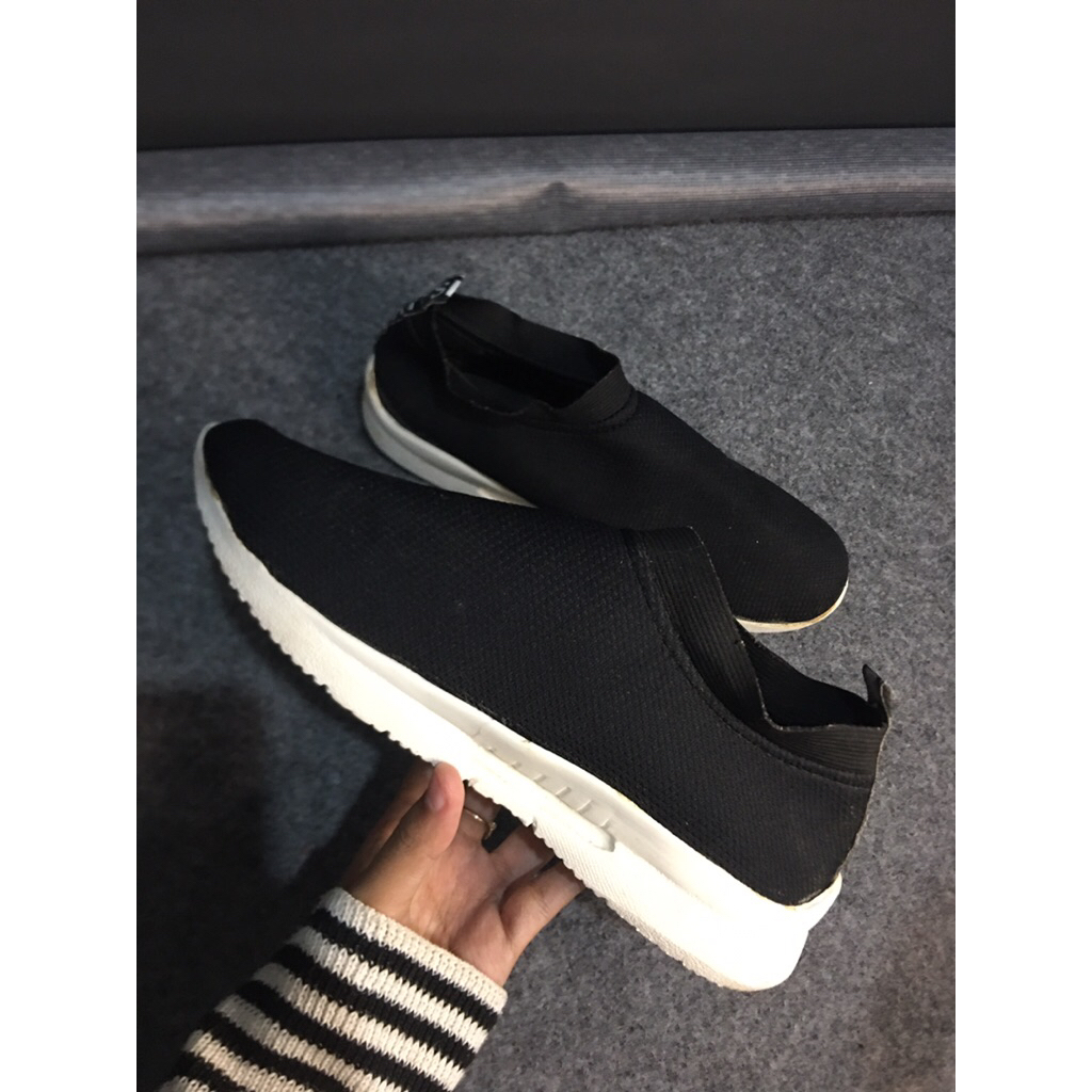 Sepatu Slop Wanita Size 39 Preloved (PL) Sepatu Olahraga Sneakers Jalan Main Sekolah Shoes