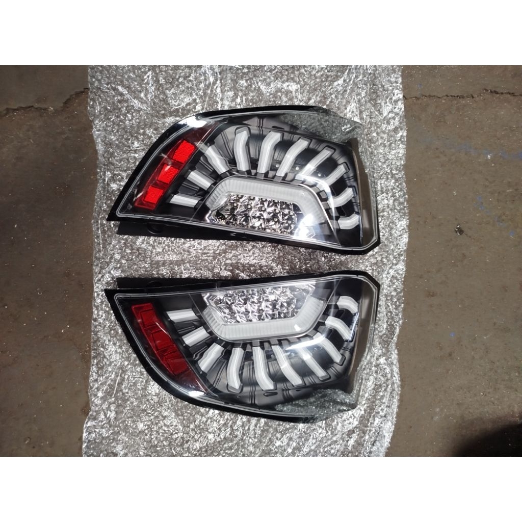 LAMPU BELAKANG HONDA JAZZ GK 5 VARIASI, LAMPU VARIASI JAZZ GK5, STOPLAMP VARIASI JAZZ GK5