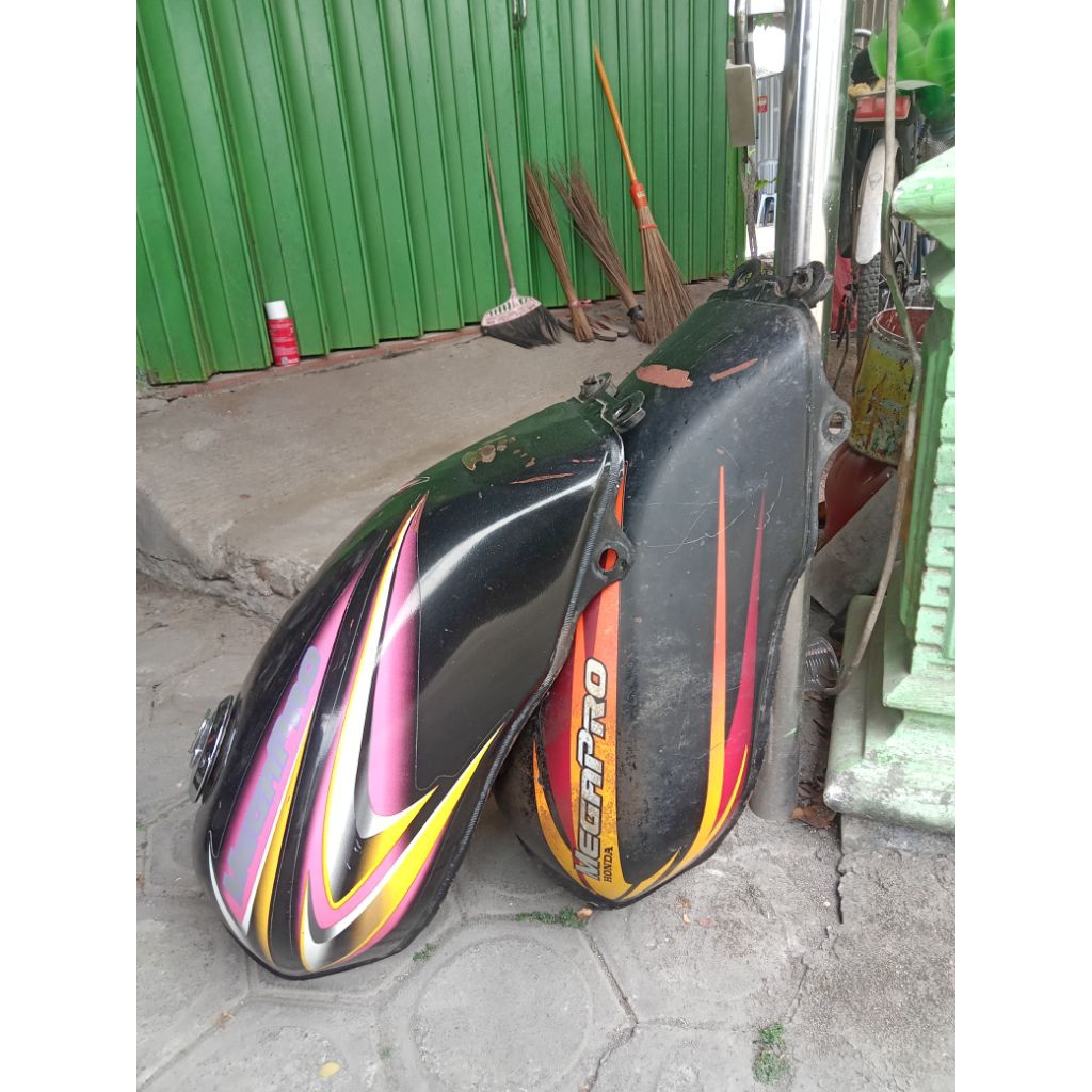 TANGKI MEGAPRO LAMA/MEGAPRO HIU ORIGINAL COPOTAN ( ORIGINAL LEPASAN )