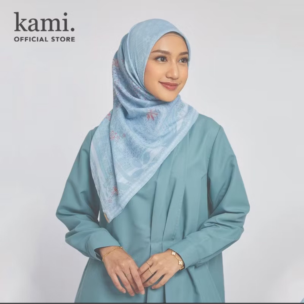 Kamiidea libera scarf ice berg