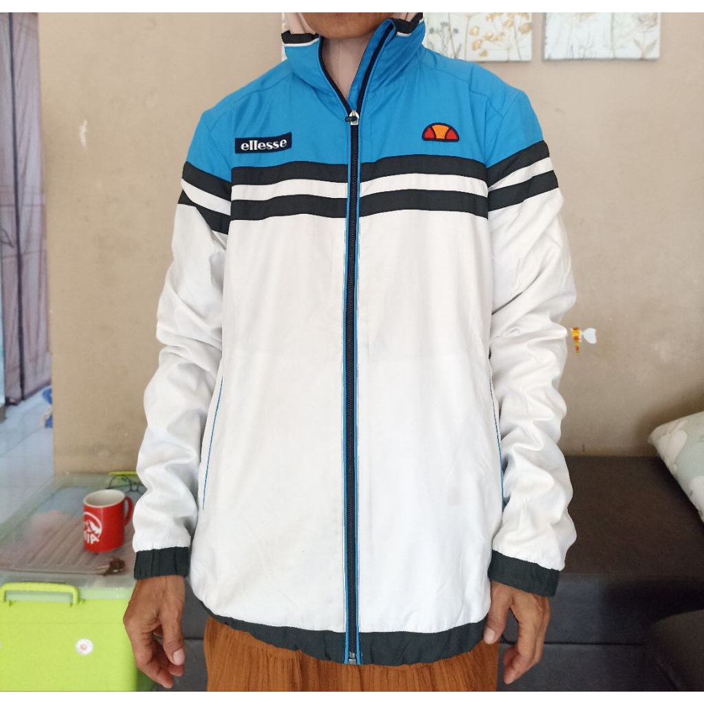 preloved jaket windbreaker ellesse biru putih size s