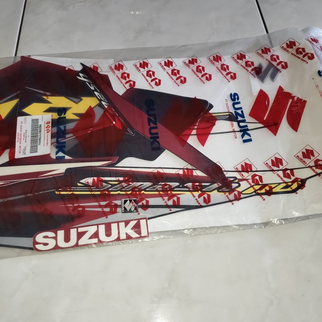 68000B07H70NXHU lis body stiker Striping Suzuki smash New 110 2010 R cakram merah hitam ori sgp