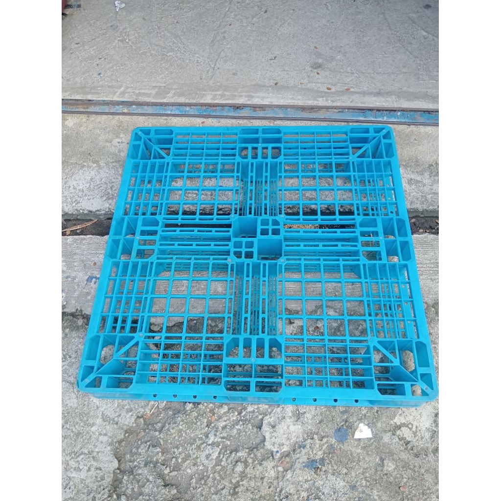 

palet plastik ukuran 100x100x12 cm