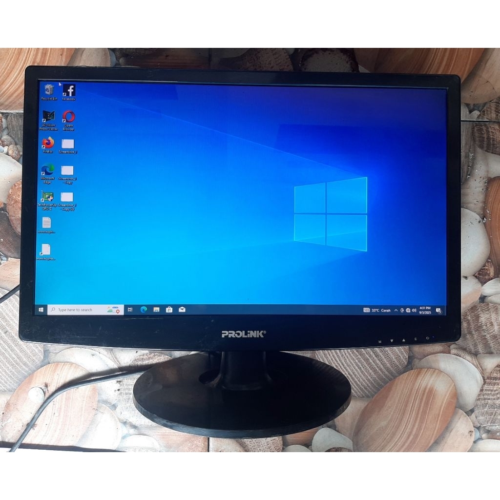 Variasi Monitor minusan : (1) PRO2012W, (2)  Samsung SyncMaster EX2020, (3) Lenovo LT2252WA, (4) Hp 