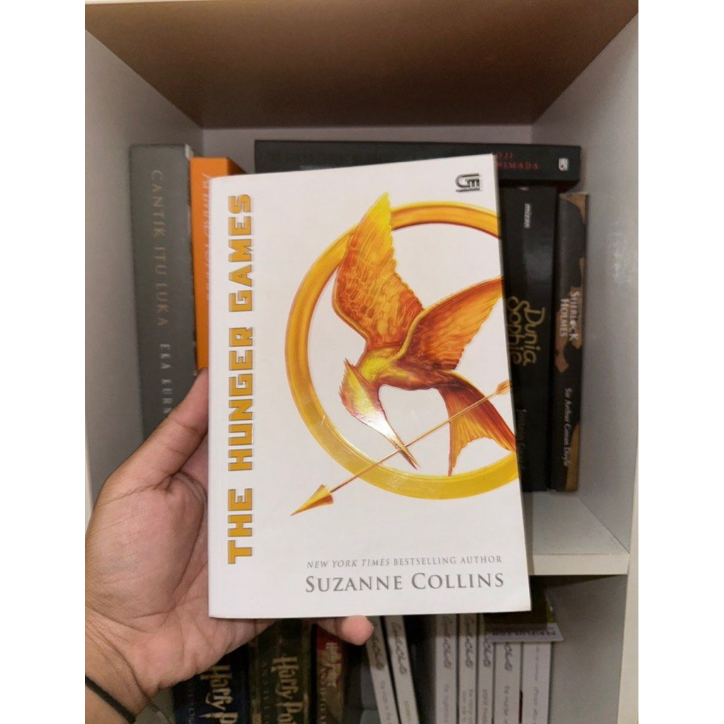 The Hunger Games - Suzzane Collins | Preloved
