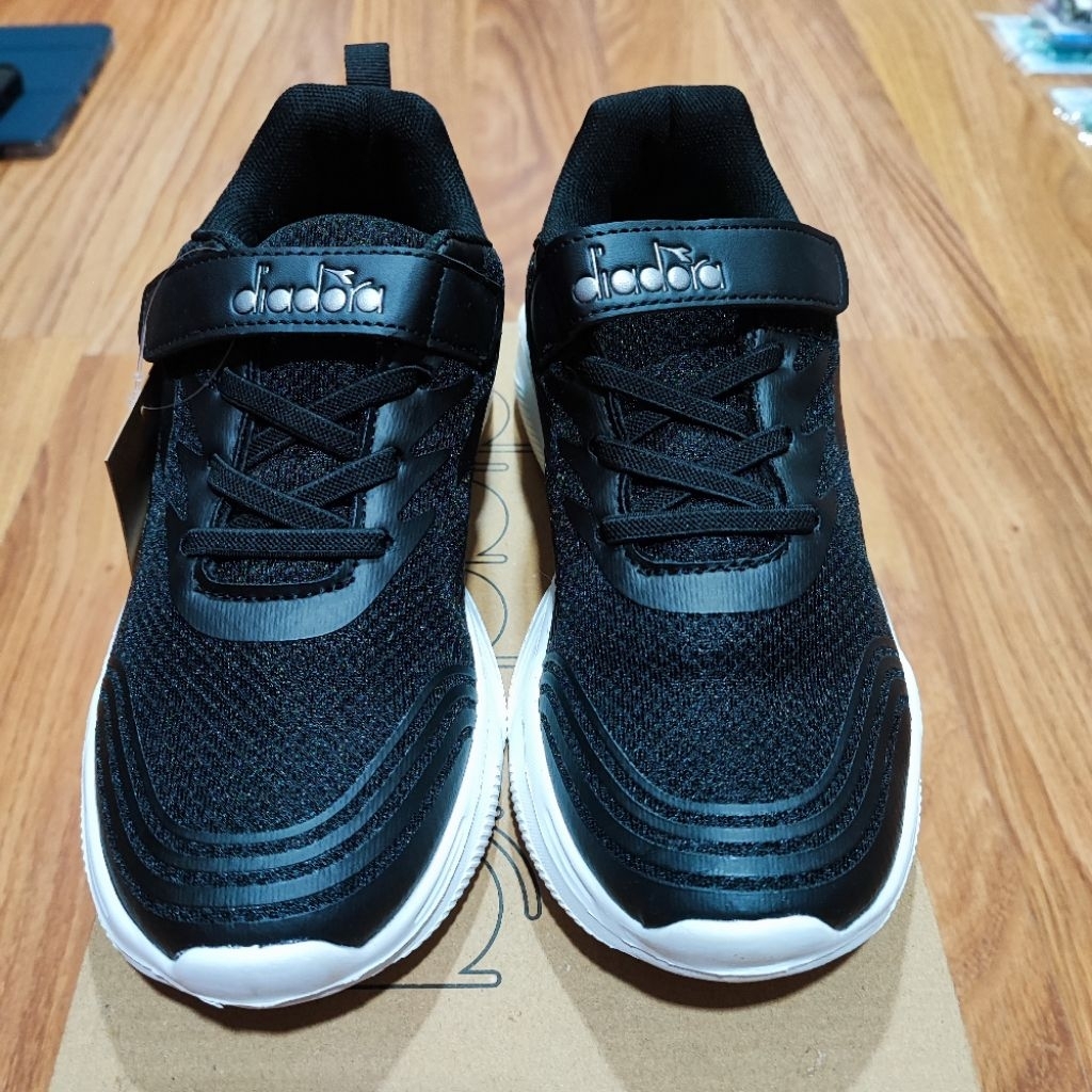 Sepatu Diadora GELICA(JR) Black - ORI COUNTER