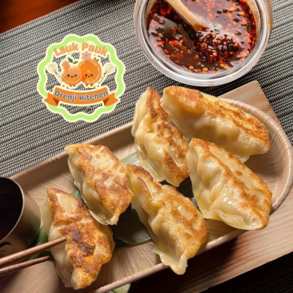 

Khusus INSTANT KURIR. Gyoza / Wonton Ayam Halal, Bakso Goreng ayam. Snack Dumpling Frozen Halal.