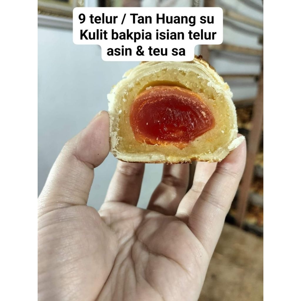 

KUE BULAN 9 TELUR THOT KHOK PIANG TIONG TIO CIU PIA MERK SIN LIAN HIONG ISI TAUSA MIX KUNING TELUR ASIN HALAL 100%