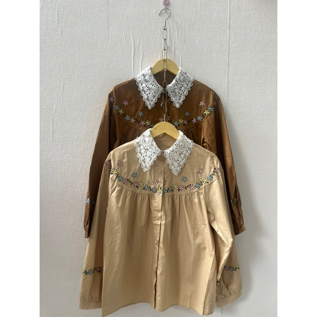 Kemeja Bordir Bunga Kerah Renda