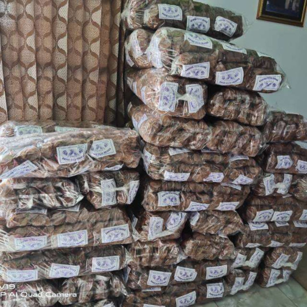 1 kilo krupuk petis mentah/krupuk petis pedas manis