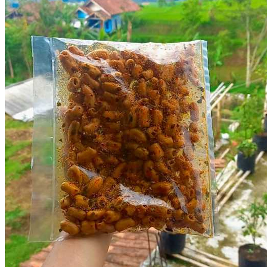 

Makroni bantat pedas daun jerukk 250 gram