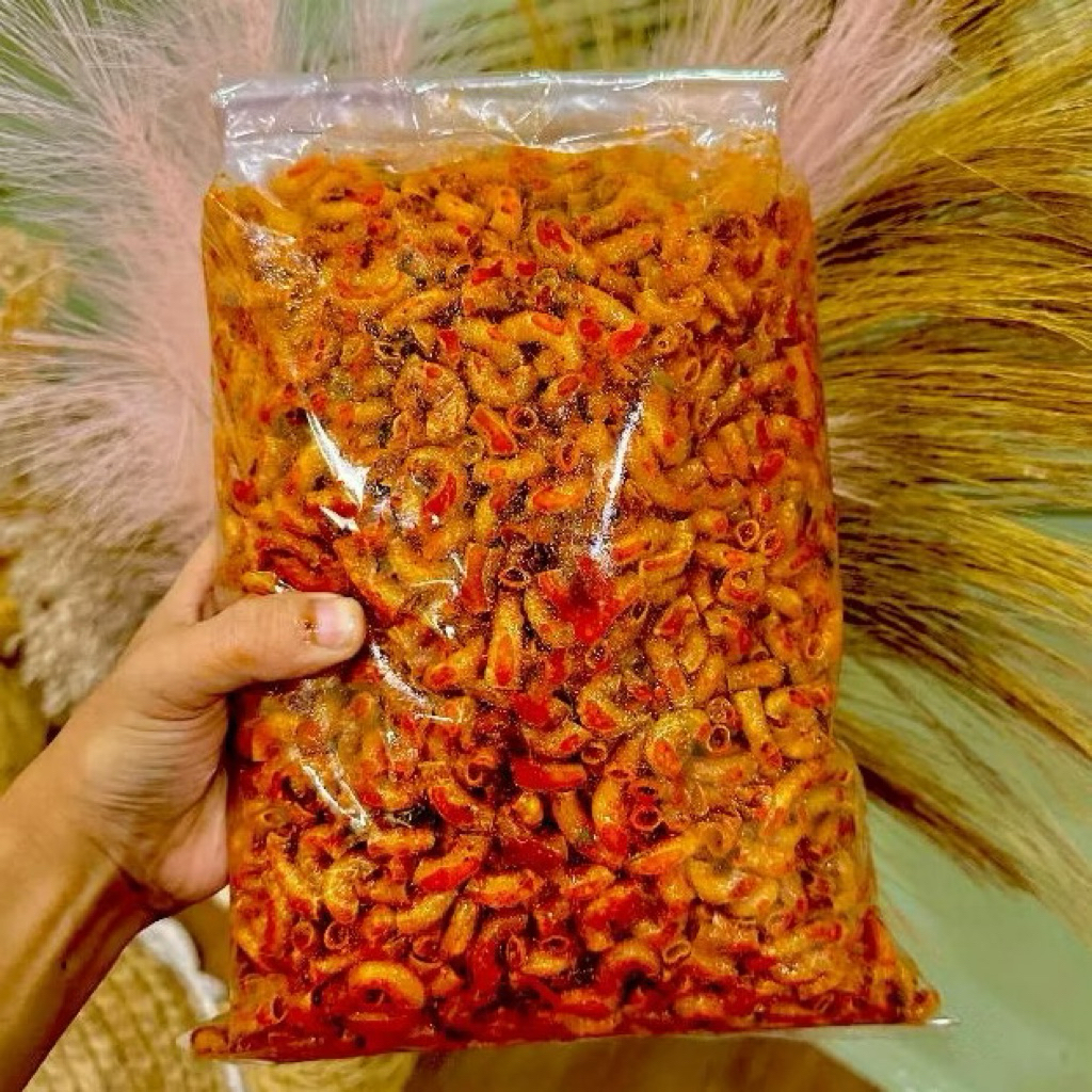 

MAKRONI CIKRUH PEDAS DAUN JERUK 250GR – SNACK PEDAS DENGAN AROMA DAUN JERUK VIRAL